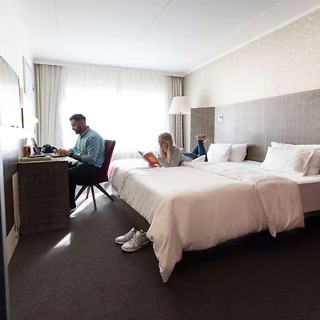 Pentahotel מלון