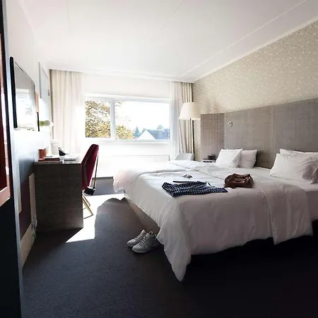 Pentahotel Hotel 4*
