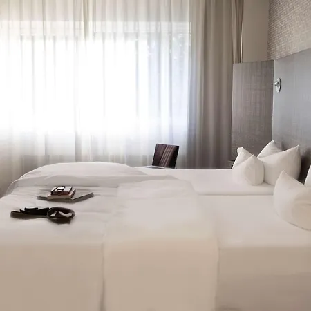 מלון Pentahotel 4*