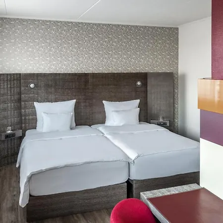 מלון Pentahotel 4*