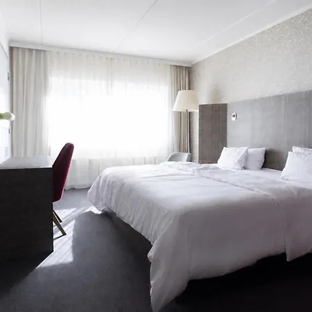 Pentahotel 4*