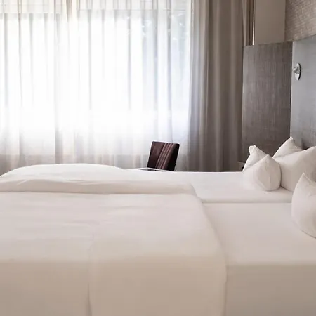 Pentahotel 4* קאסל